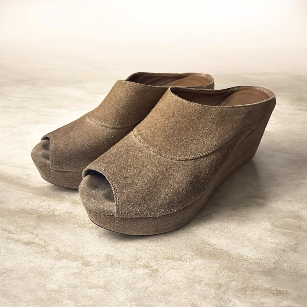 Chocolat Blu suede Elegant Tan Women's Wedge Mules size 7.5